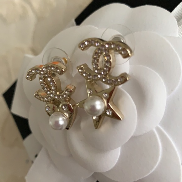 SALE❤️❤️❤️Chanel Crystal Star and Heart Stud Earrings - Picture 4 of 12